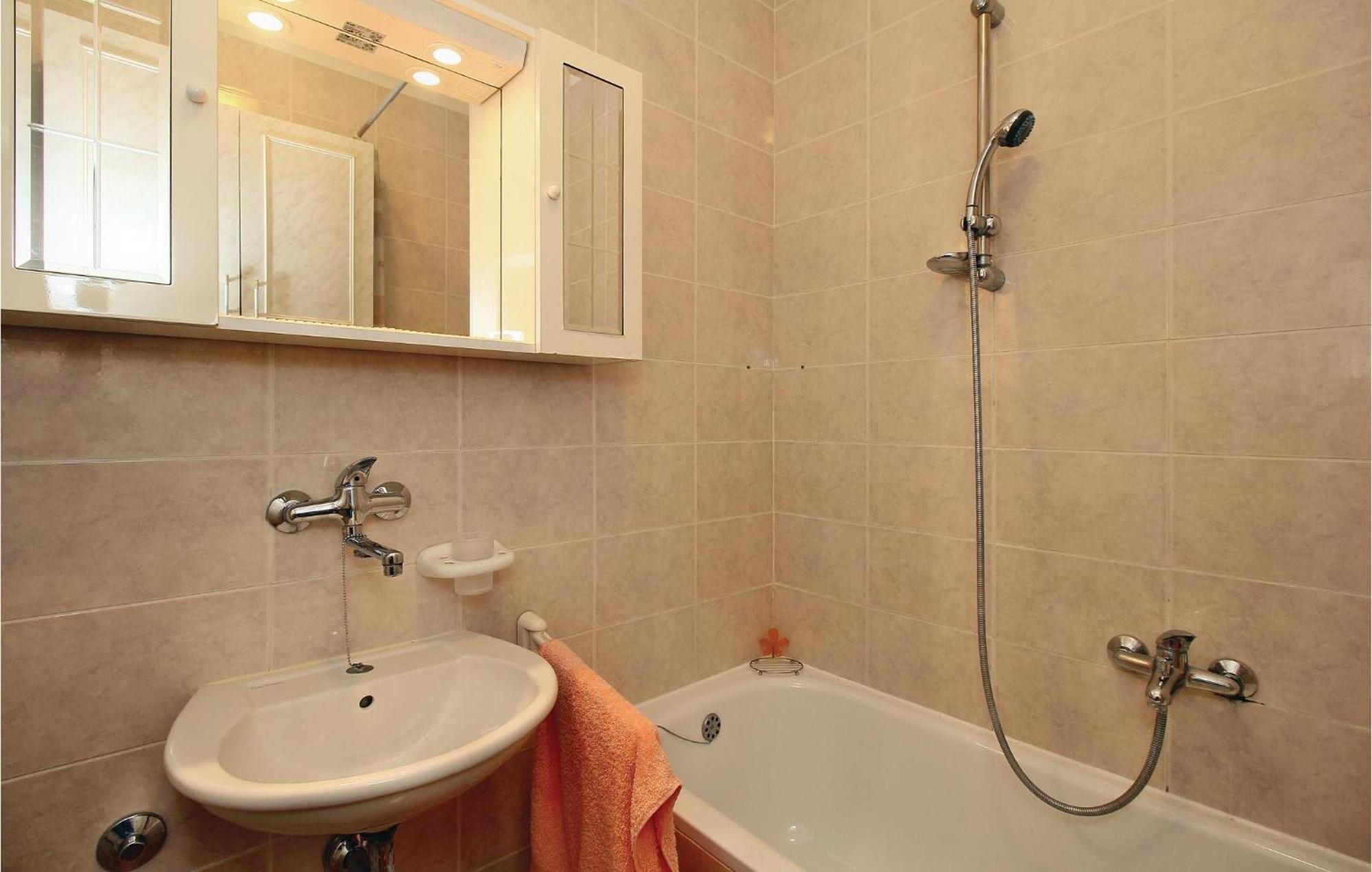 Lovely Apartment In Umag With Kitchen Экстерьер фото