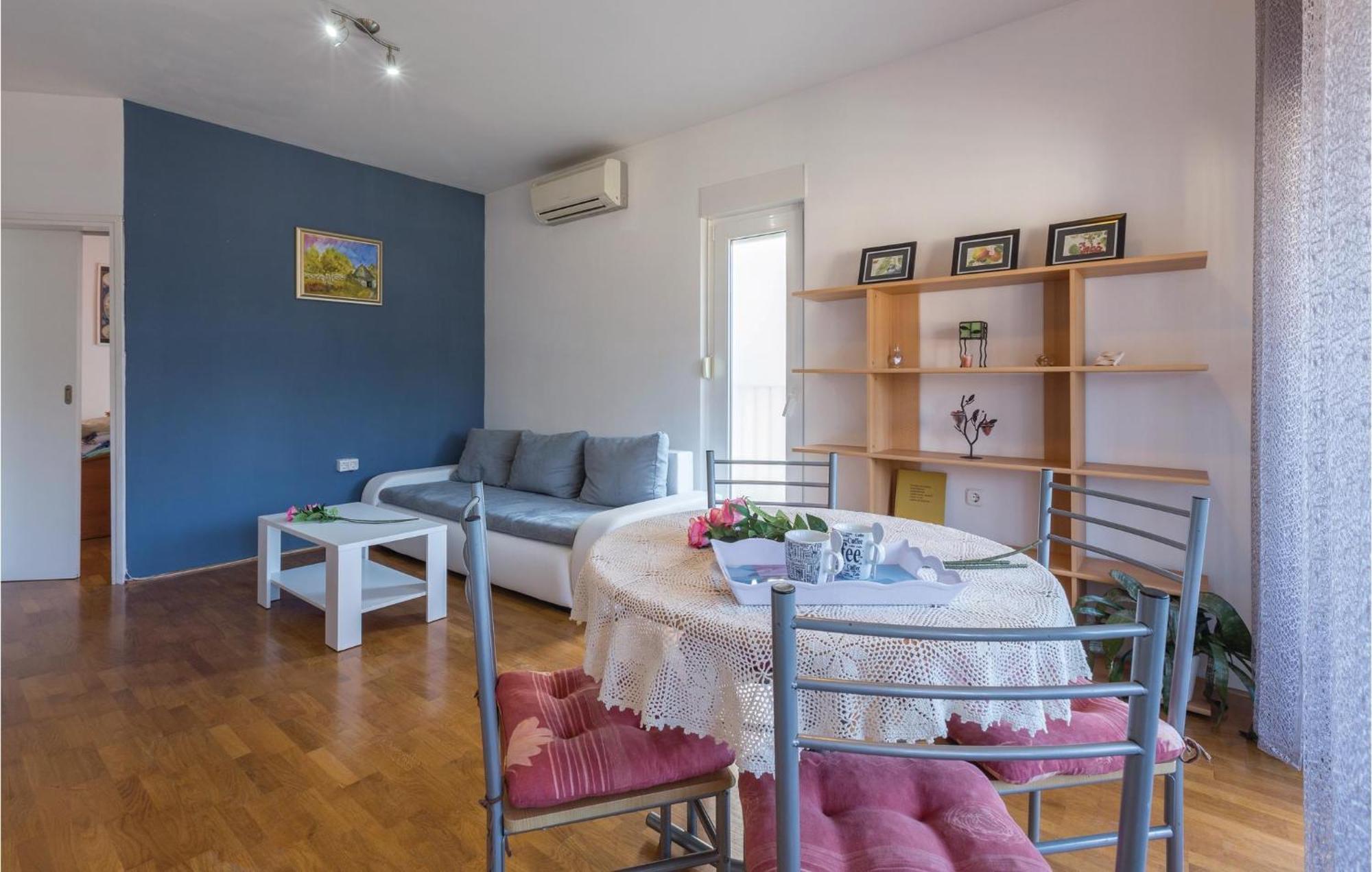 Lovely Apartment In Umag With Kitchen Экстерьер фото